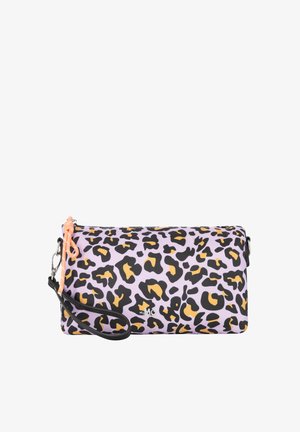 Lilla leopardimustriga käekott mustade aktsentidega, millel on lukuga sulgemine, randmepael ja oranž dekoratiivkord. Sile tekstuur.