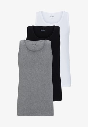 Három tank top a BOSS-tól szürke, fekete és fehér színben. Pamutból készült, kerek nyakkivágással és klasszikus szabással. Márkajelzés látható mindegyiken.