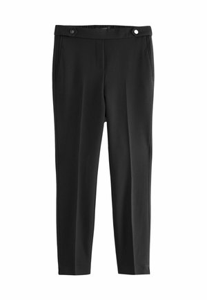 Schwarze, maßgeschneiderte Hose mit glatter Textur, ausgestattet mit zwei vorderen Taschen und einem Taillenbund mit zwei runden schwarzen Knöpfen.