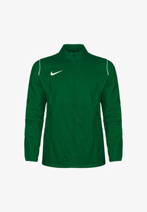 Veste coupe-vent verte avec un col haut, une fermeture éclair frontale, des accents blancs et un logo Nike blanc bien visible sur la poitrine gauche.