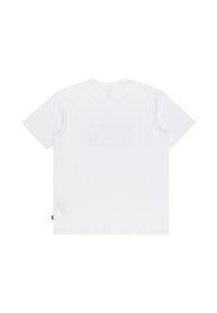 Hvid bomulds t-shirt med korte ærmer og rund hals, med et svagt grafisk motiv på bagsiden og et lille logo mærke på siden.