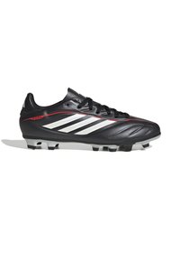 Chaussure de football Adidas Copa noire avec des rayures blanches, des lacets noirs, une bordure rouge et des crampons moulés sur fond blanc.