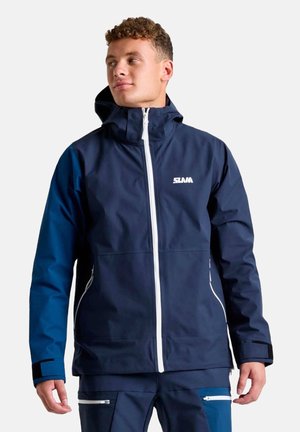 Maritime waterdichte jas met hoge kraag, witte rits en logo. Bevat contrasterende blauwe mouwen en ritszakken.