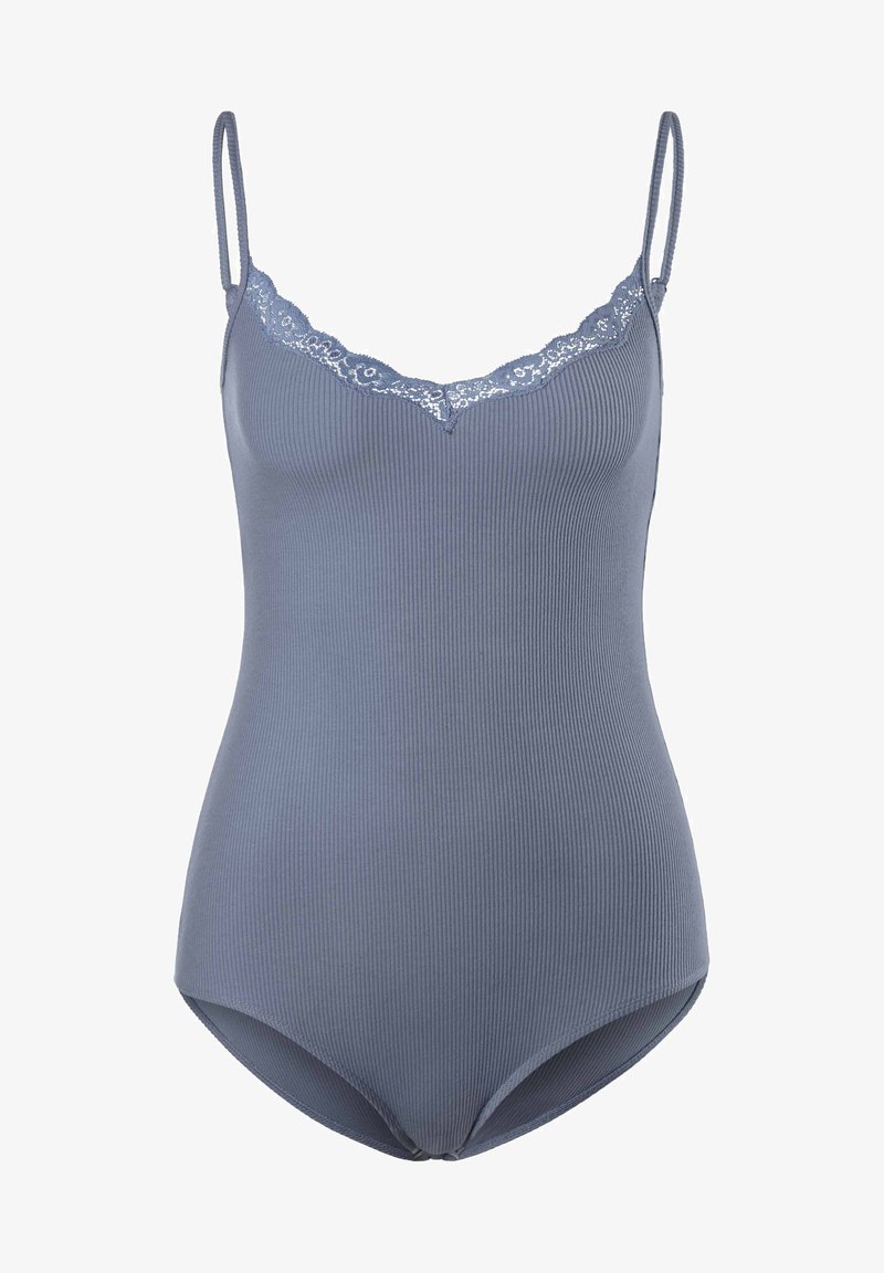 Ribota pelēka bodija ar regulējamiem spageti siksniņām un viļņotu mežģīņu dekoltē. Gluda tekstūra un pieguļošs dizains, kas nodrošina plūdenu izskatu.