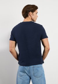 Pier One Triko s potiskem - navy