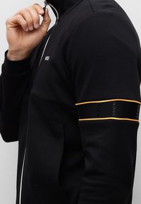BOSS Felpa con zip - black
