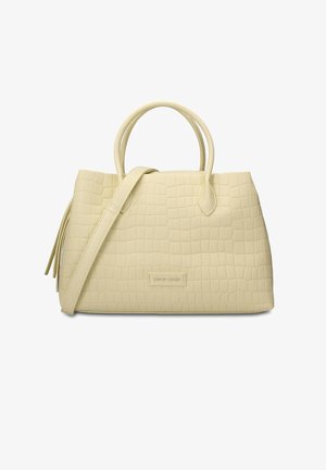 Sac à main rectangulaire beige avec texture crocodile, double poignées rondes, bandoulière amovible et étiquette de marque "pierre cardin" à l'avant.