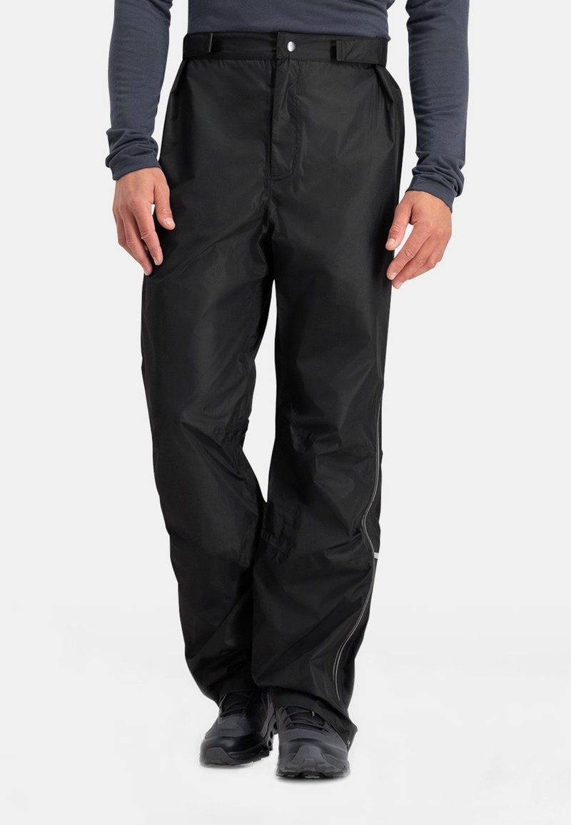 Zwarte waterdichte buitenbroek met een rechte snit, elastische tailleband, ritszakken en versterkte bescherming bij de naden. Glad textiel.