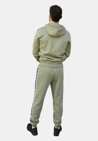 Lacoste CHANDAL  - Chándal - verde