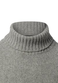 Grijze geribbelde coltrui, gebreide textuur, opstaande kraag, zachte stof, neutrale kleur, geschikt voor lagen en casual draag.