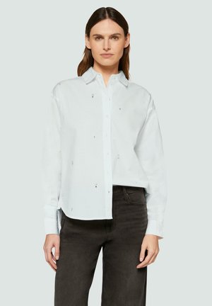 Lichtblauw overhemd met lange mouwen, voorzien van kleine geborduurde details. Gemaakt van zachte stof en in een comfortabele pasvorm gestyled.