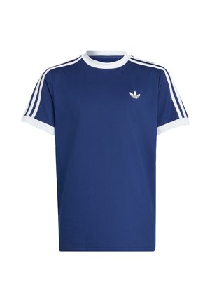 Granatowy t-shirt Adidas z białym kołnierzem, brzegami rękawów, trzema białymi paskami na ramionach oraz logo Adidas trefoil na piersi.
