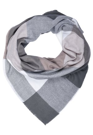 Écharpe à carreaux grise, blanche et taupe disposée en boucle, avec des franges sur les bords, sur fond blanc.
