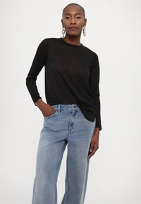 MICHAEL Michael Kors WIDE LEG  - Široke kavbojke - blue