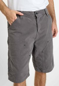 Grijze cargoshorts van katoen, met grote zijzakken met knoopsluitingen, een relaxte pasvorm en een vlakke voorkant.