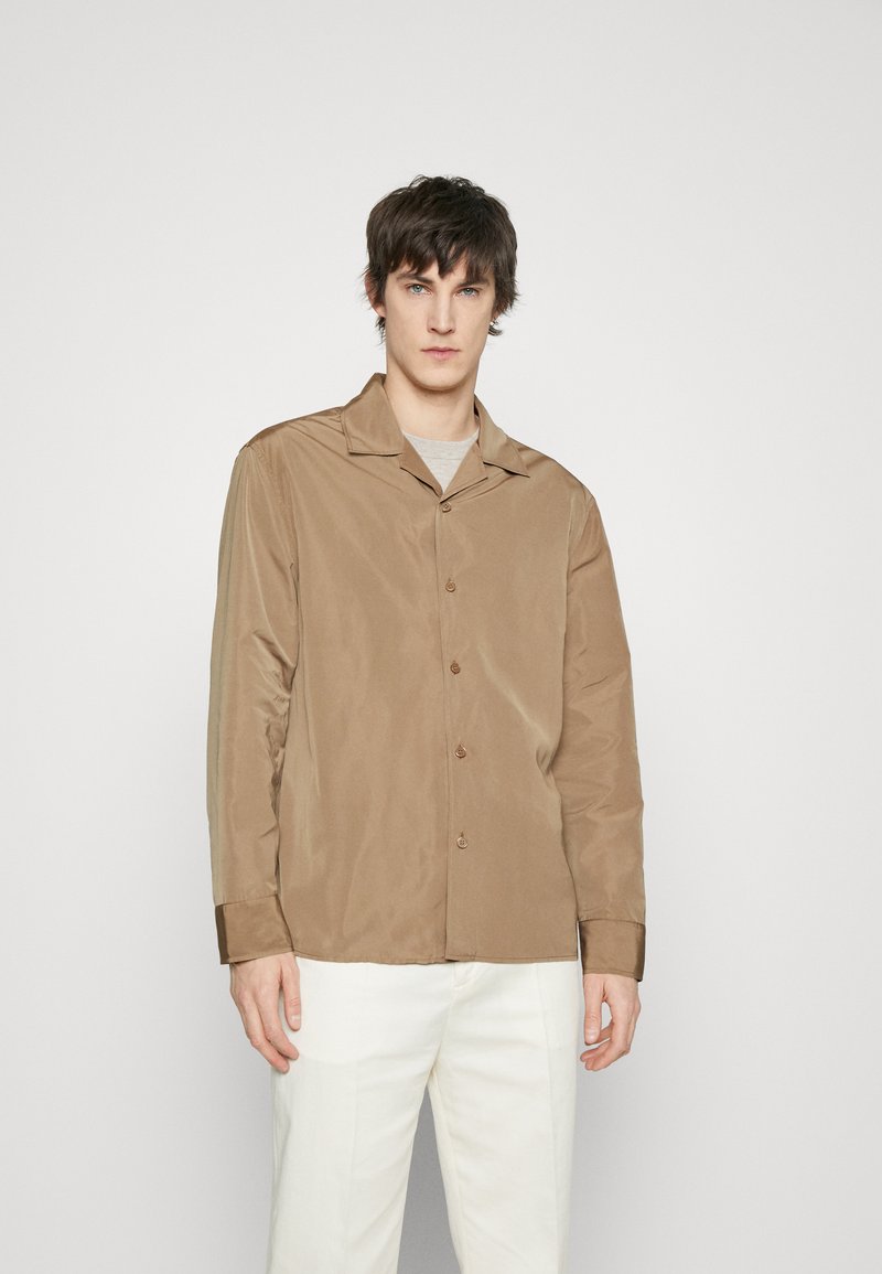 Filippa K TECH OVERSHIRT Light jacket hazel/light brown Zalando.co.uk