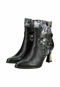 Stivali neri in pelle alla caviglia con fodera in tessuto floreale, punta affusolata, tacco a stiletto, fibbie decorative e borchie, cuciture colorate a contrasto.