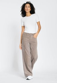 Gang WIDE FIT WIDE - Stoffhose - light taupe