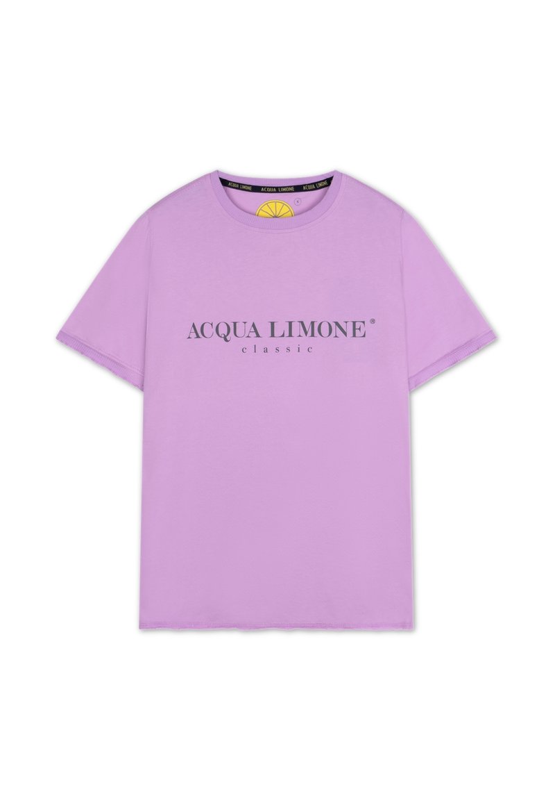 Lila bomulls t-shirt med rund halsringning, korta ärmar och ett svart logotryck "ACQUA LIMONE classic" över bröstet.