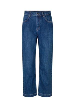 Jean en denim bleu à jambes droites avec poches avant, passants pour ceinture et fermeture par bouton, présenté sur un fond blanc.