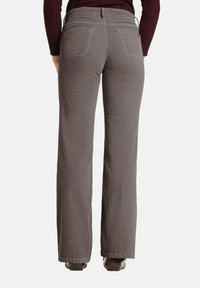 Grijze corduroy broek met een rechte pijp, twee achterzakken en een gestructureerde afwerking. De tailleband heeft lussen voor een riem.