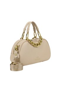 Borsa a mano beige strutturata con superficie testurizzata, dettagli in catena d'oro, doppi manici superiori e tracolla removibile. Chiusura con cerniera.