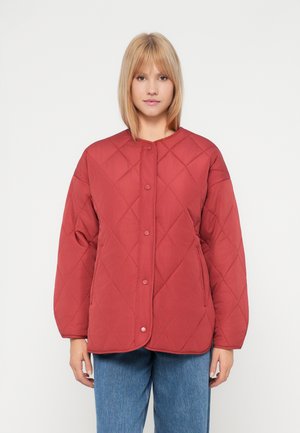 PCSTELLA QUILTED JACKET - Overgangsjakke - garnet