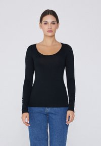 Cotonella ADD09 Maglia Donna Manica Lunga in Modal e Cachemire – Scollo a Barchetta Elegante – Ultra Morbida e Traspirante – Nero, 4/L