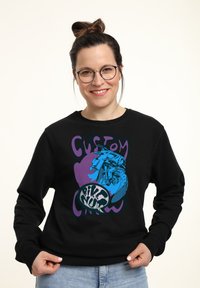 Svart sweatshirt med en färgglad grafik av en motorcykel med texten "Custom Bike Noir" i blå och lila nyanser. Slät tygtextur.