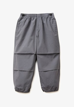 Pantaloni convertibili grigi con vita elastica, coulisse regolabili, tasche laterali e sezioni con cerniera sopra le ginocchia per trasformarli in pantaloncini.