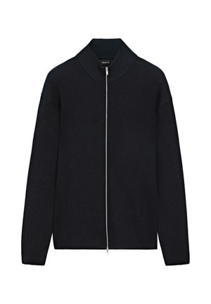 Schwarzer, gerippter Strick-Zipper-Pullover mit hohem Kragen und langen Ärmeln, ausgestattet mit einem sichtbaren silbernen Reißverschluss in der Mitte.