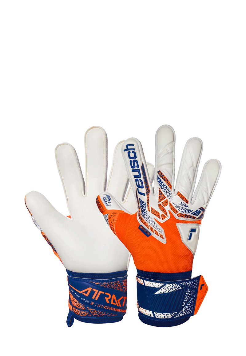 Guanti da portiere con dita in lattice bianco, corpo lavorato a maglia arancione e blu, presa testurizzata, cinturino da polso regolabile e cuciture rinforzate.