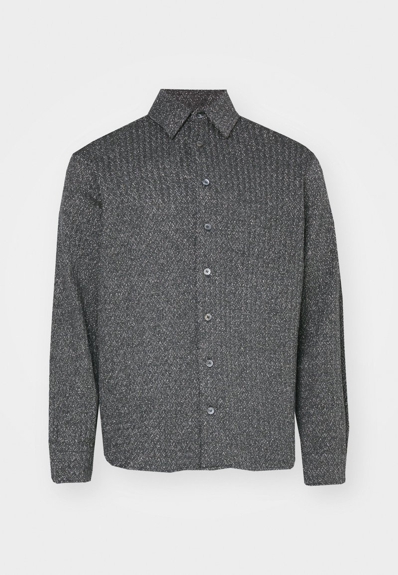 Lange ærme button-up skjorte i sort og grå med et struktureret diamantmønster, der har en spids krave og fem frontknapper.