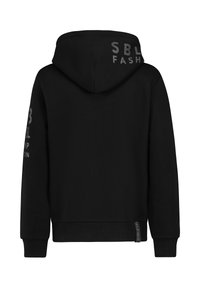 Zwarte hoodie met een gestructureerde afwerking, voorzien van een capuchon en subtiele graphics op de achterkant en mouwen. Ribgebreide manchetten en zoom zorgen voor stevigheid.