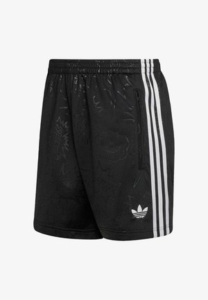 Czarne sportowe szorty z elastyczną talią, boczną kieszenią na zamek, wytłaczanymi wzorami w stylu komiksowym, trzema białymi pionowymi paskami i logo Adidas.
