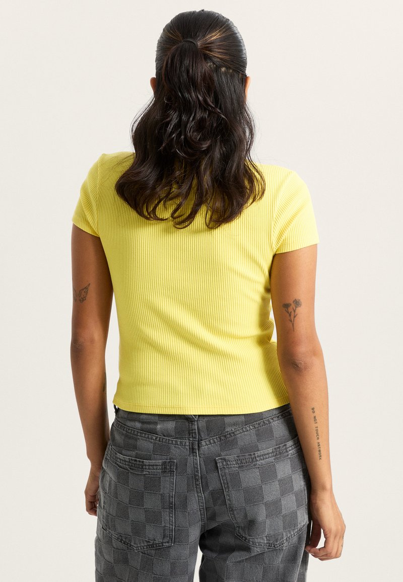 Vans CAMERON - Jednoduché tričko - medium yellow