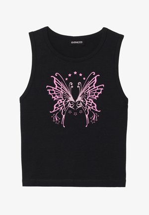 Top senza maniche nero con una grafica di farfalla rosa, caratterizzata da disegni intricati, stelle e una texture morbida.