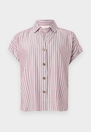 Chemise à manches courtes à boutons avec rayures verticales blanches sur tissu rose poussiéreux, dotée d'un col et de boutons en bois sur le devant.