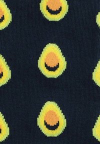 Granatowe skarpetki z powtarzającymi się motywami awokado z jasnoniebieskimi konturami, pomarańczowymi środkami i czarnymi detalami, tkane z miękkiego materiału.