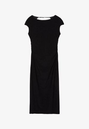 Rochie neagră, cambrată, până la genunchi, cu mâneci scurte tip capă și talie ușor drapată, având o mică decupare la spatele gâtului.