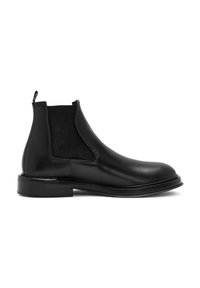 Botas Chelsea negras con material de cuero suave, paneles laterales elásticos, punta redondeada y suela plana y resistente.