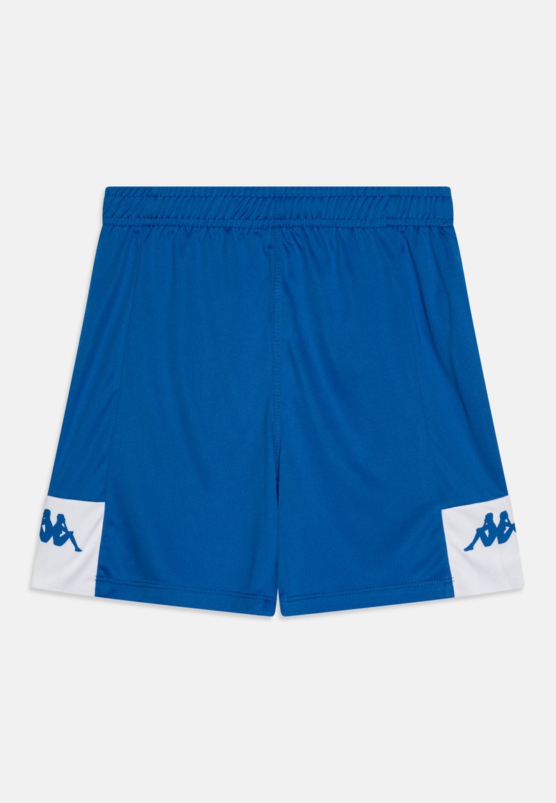 Pantalones cortos deportivos azules hechos de una tela suave con una cinturilla elástica. Presentan paneles laterales blancos con un detalle del logo en azul.