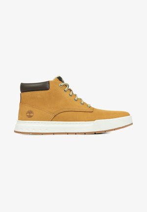 Beżowe sneakersy za kostkę ze skóry z białą podeszwą, beżowymi sznurowadłami, ciemnobrązowym, wyściełanym kołnierzem i logo marki przy pięcie z boku.