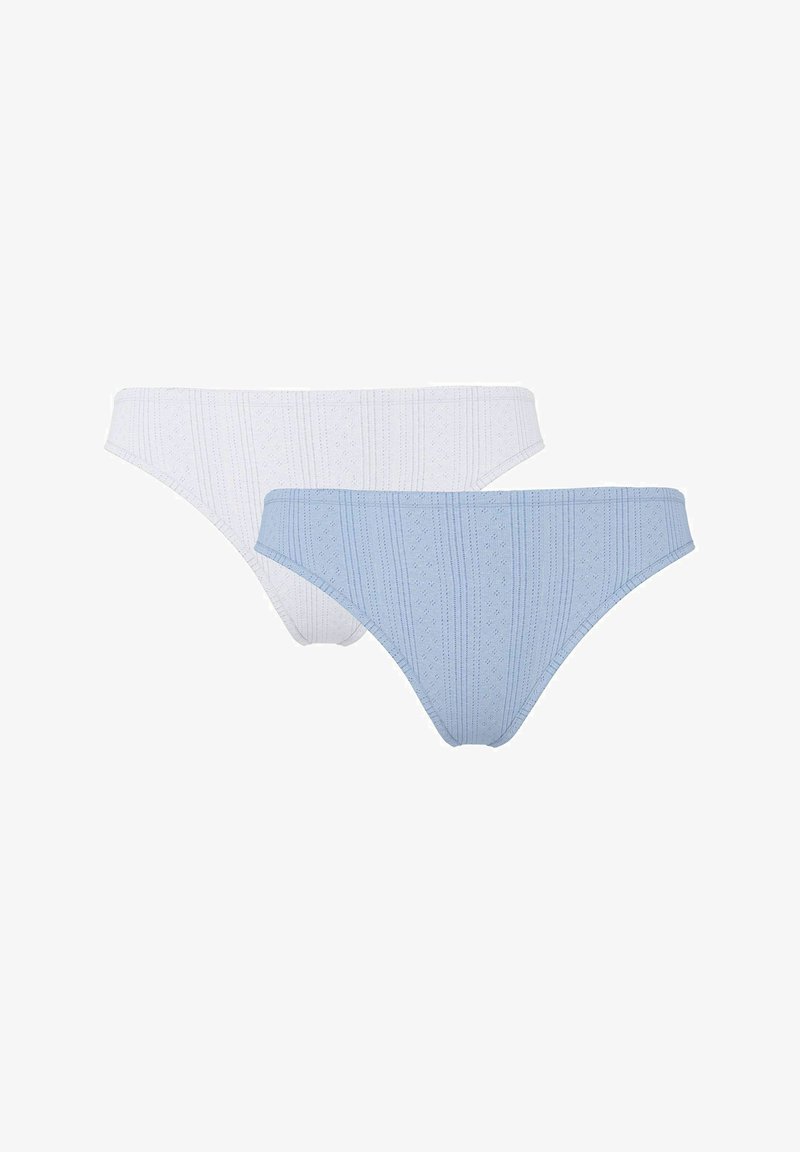 Deux culottes bikini pour femmes, l'une blanche et l'autre bleu clair, toutes deux avec des motifs subtils à rayures verticales.