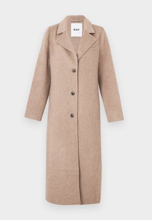 Cappotto lungo color bronzo in lana con colletto a revers, cinque bottoni e due tasche laterali. Presenta un tessuto leggermente strutturato e una silhouette rilassata.