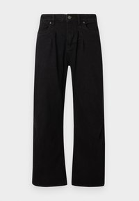 Czarne spodnie dżinsowe o luźnym kroju, z plisami z przodu, zapinane na guzik i zamek błyskawiczny, z standardowym układem kieszeni. Gładka tekstura.