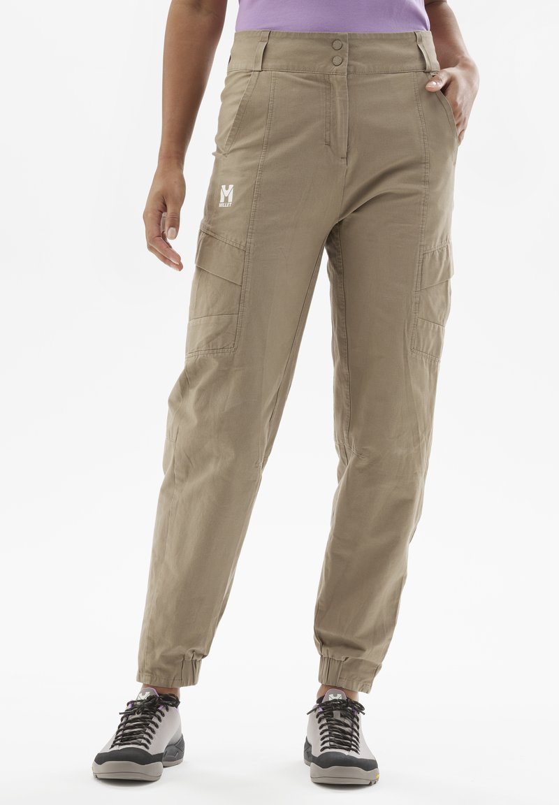 Pantalons cargo kaki avec poignets élastiques, plusieurs poches et un logo sur la cuisse. Fabriqués dans un tissu durable, avec une taille ajustée.
