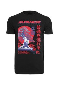 Juodas medvilninis marškinėliai su bonsai medžio grafiniu dizainu, raudona saule ir japonų kalbos tekstu mėlynomis ir raudonomis akcentais.