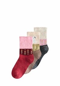 Set aus drei bunten Socken: rot, pink und mit Muster. Hat florale Designs und unterschiedliche Texturen, mit gerippten und gewellten Bündchen.