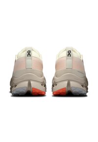 On CLOUDSURFER TRAIL 2 - Chaussures de running - ivory ghost